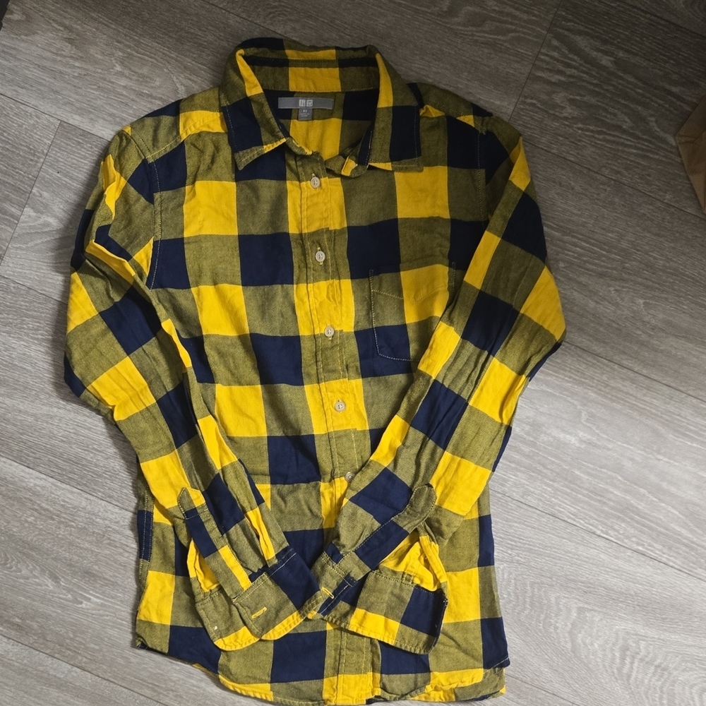 Uniqlo Women's Yellow and Blue Plaid Button Down Flannel Shirt